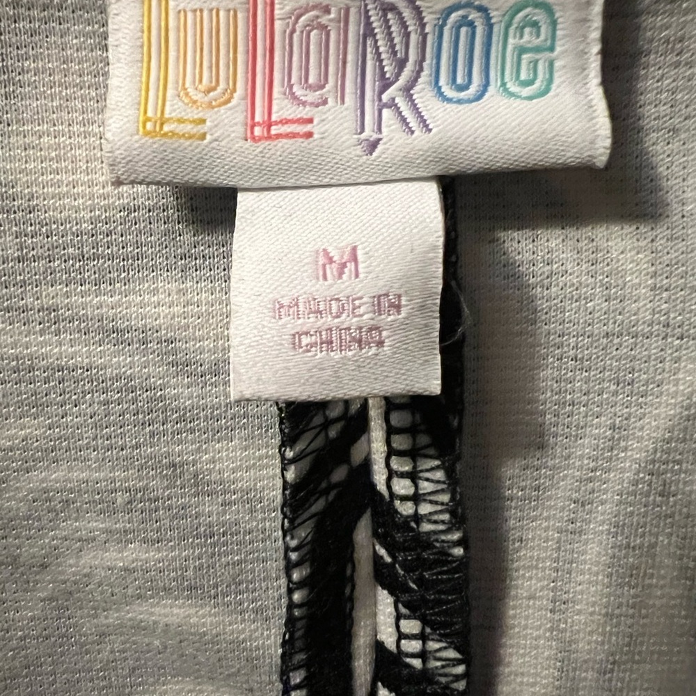 LuLaRoe Gwen Black and White Blazer with Bold Floral Design - Picture 5 of 7